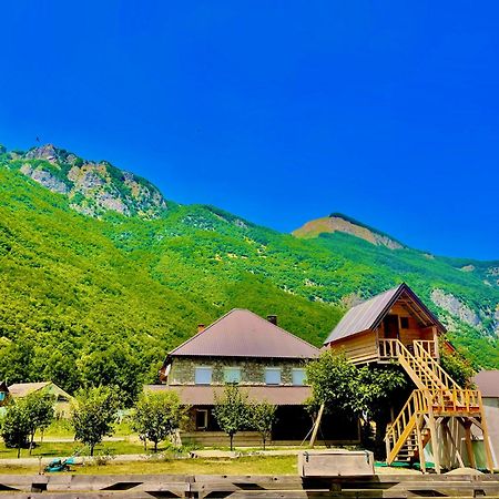 The Blue Eye Bed & Breakfast Vuthaj Екстериор снимка