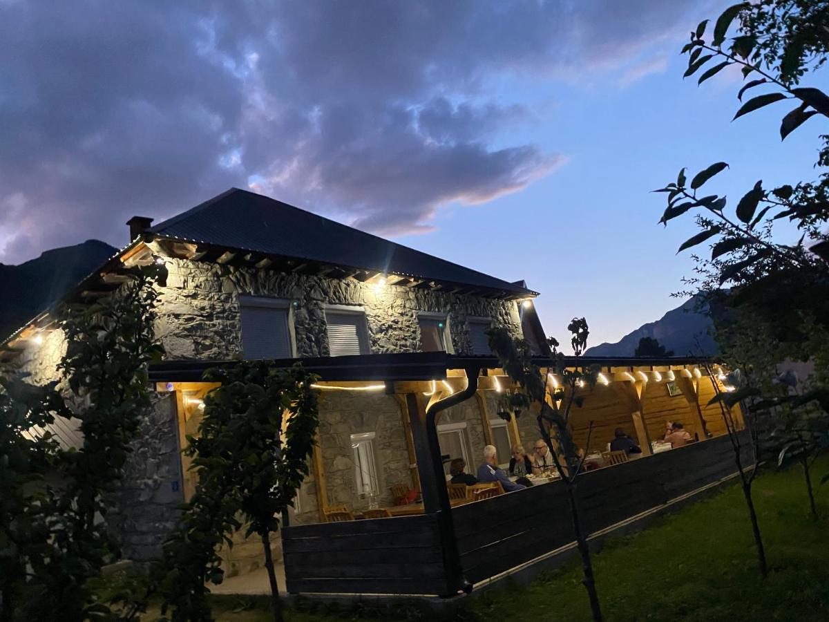 The Blue Eye Bed & Breakfast Vuthaj Екстериор снимка