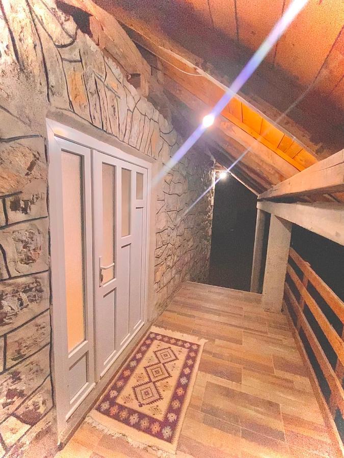 The Blue Eye Bed & Breakfast Vuthaj Екстериор снимка