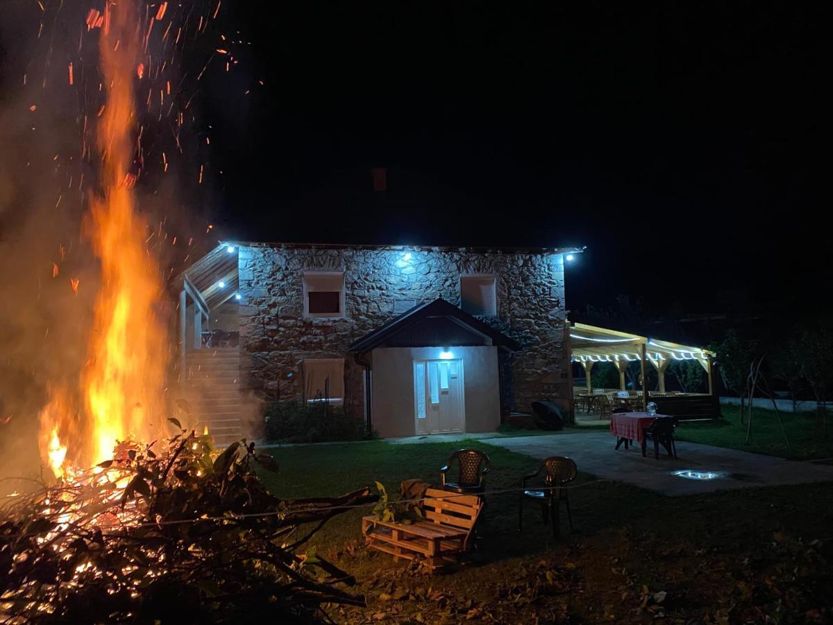 The Blue Eye Bed & Breakfast Vuthaj Екстериор снимка