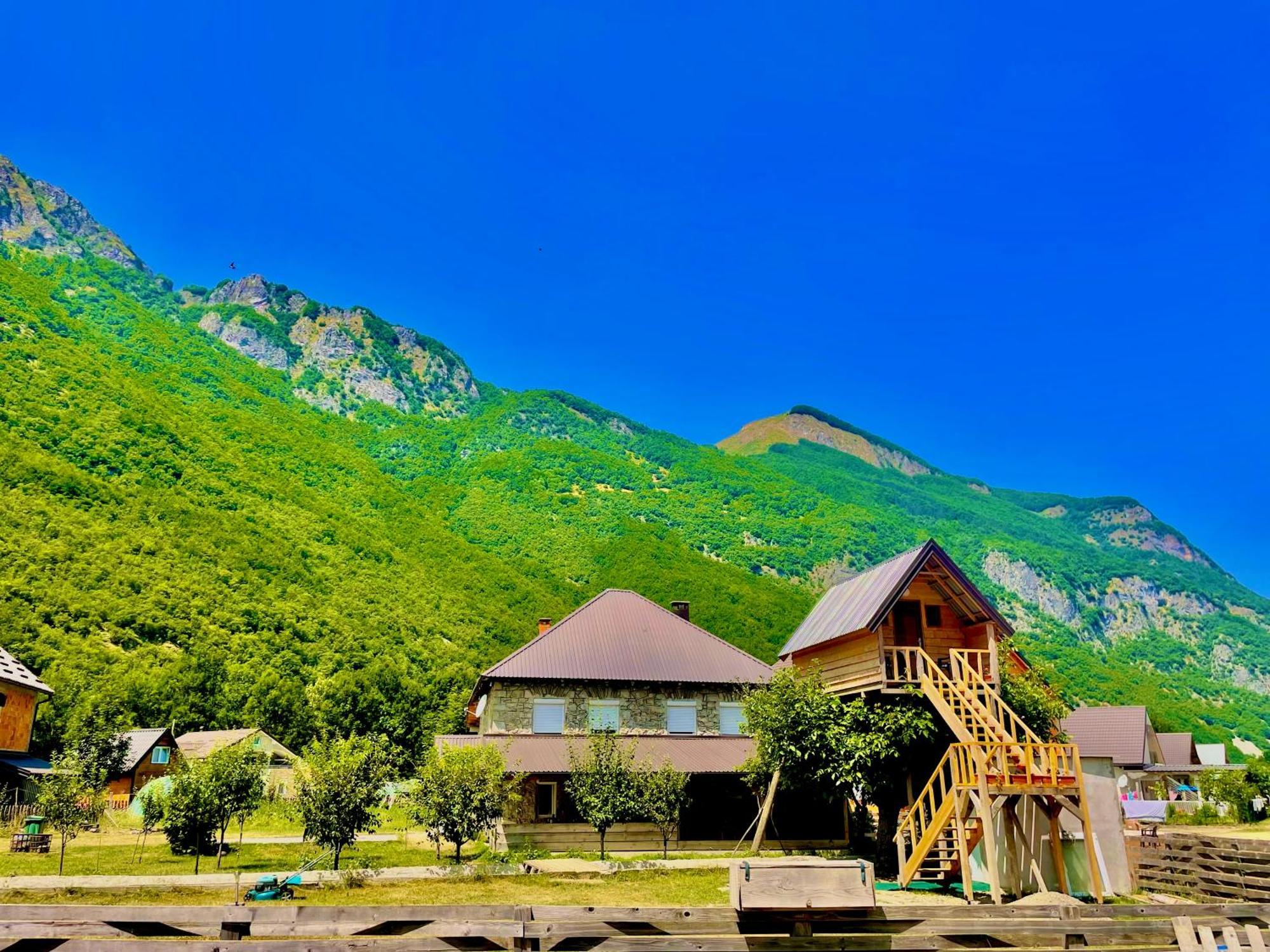 The Blue Eye Bed & Breakfast Vuthaj Екстериор снимка