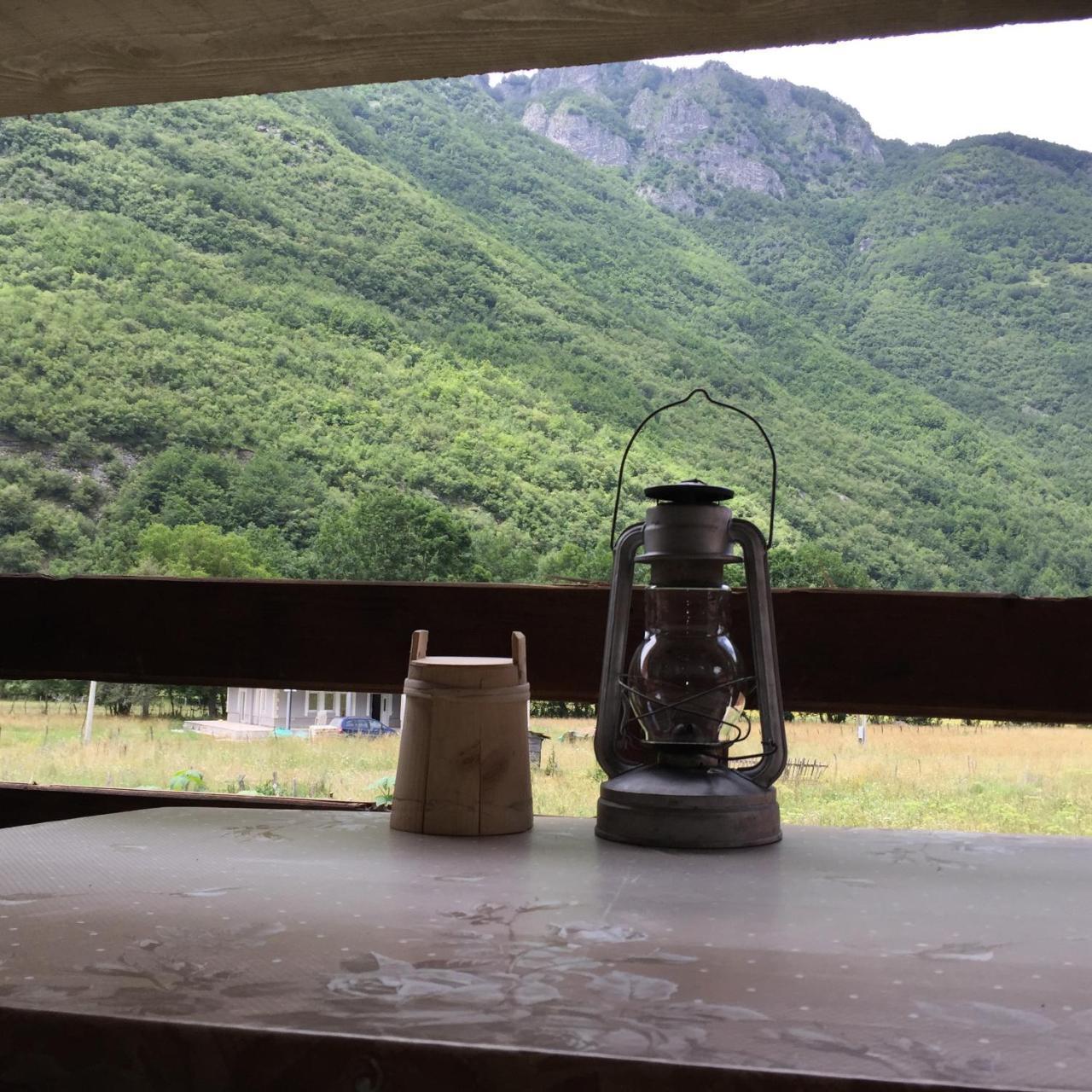 The Blue Eye Bed & Breakfast Vuthaj Екстериор снимка