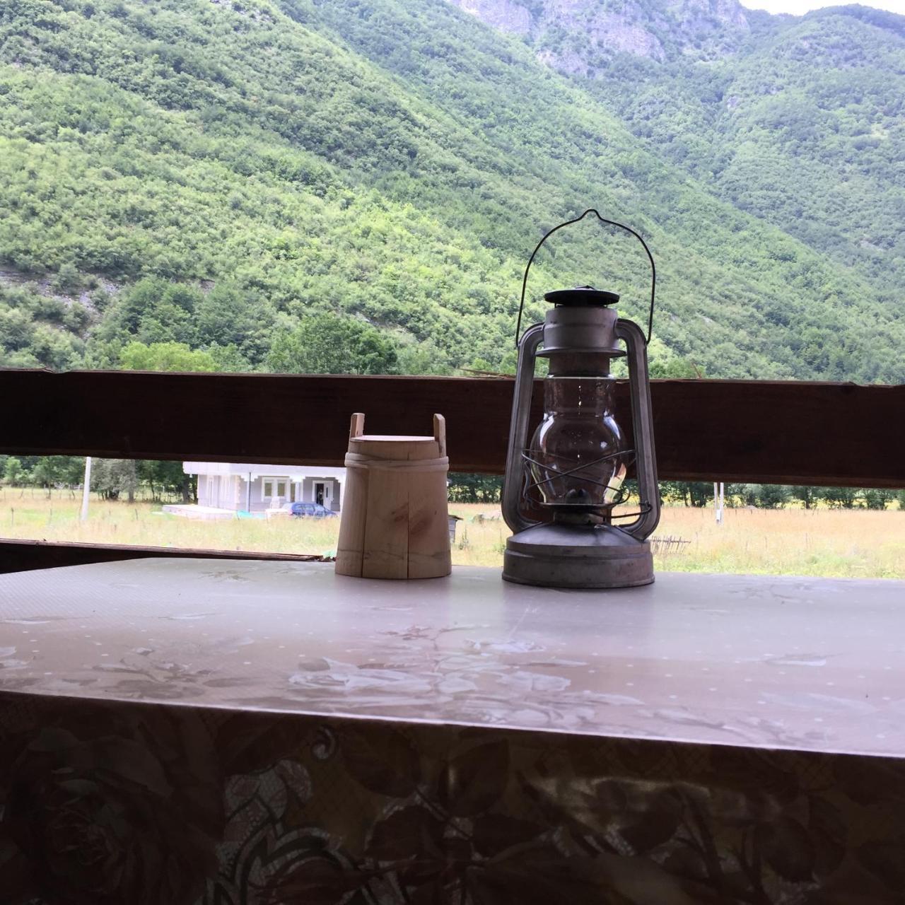 The Blue Eye Bed & Breakfast Vuthaj Екстериор снимка